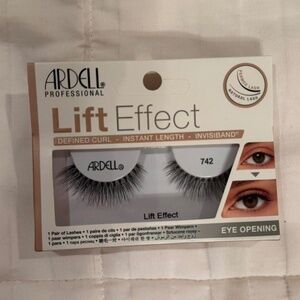 Ardell Professional Lift Effect Strip Lashes Number 742
